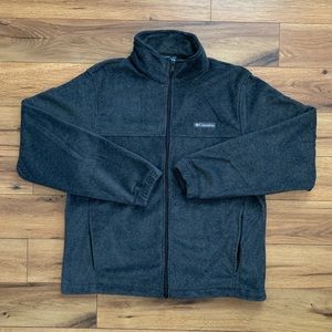 .
🏁 Colombia zip up jacket

#sweater
#jacket
#Columbia
#grey
#vintage